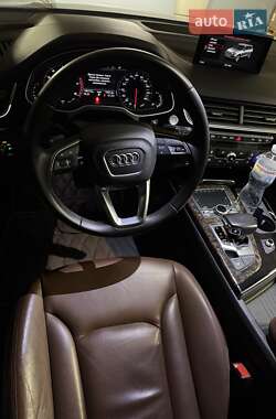 Позашляховик / Кросовер Audi Q7 2018 в 