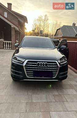 Внедорожник / Кроссовер Audi Q7 2018 в 