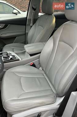Внедорожник / Кроссовер Audi Q7 2018 в 