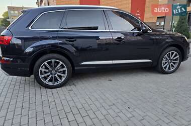 Позашляховик / Кросовер Audi Q7 2016 в 