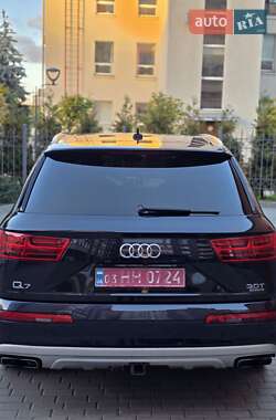 Позашляховик / Кросовер Audi Q7 2016 в 