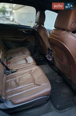 Позашляховик / Кросовер Audi Q7 2016 в 