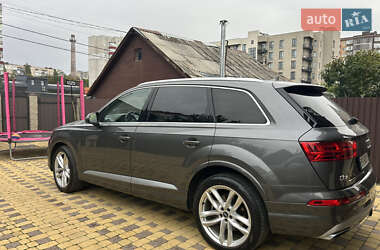 Позашляховик / Кросовер Audi Q7 2018 в 