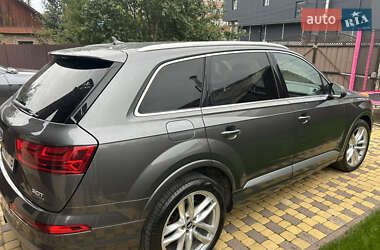Позашляховик / Кросовер Audi Q7 2018 в 