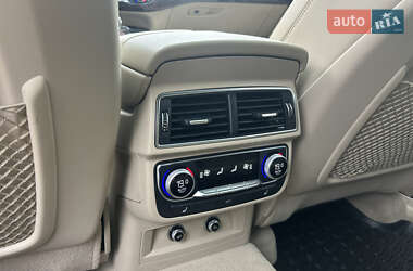 Позашляховик / Кросовер Audi Q7 2018 в 