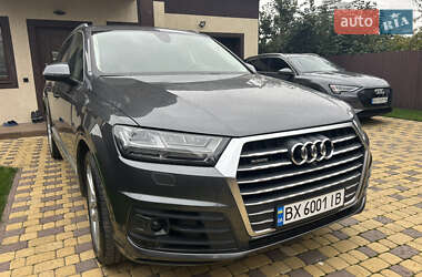 Позашляховик / Кросовер Audi Q7 2018 в 