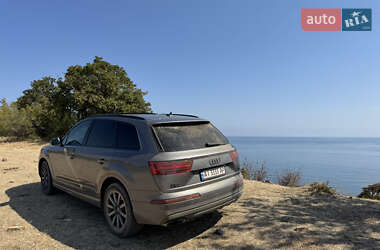Позашляховик / Кросовер Audi Q7 2017 в 