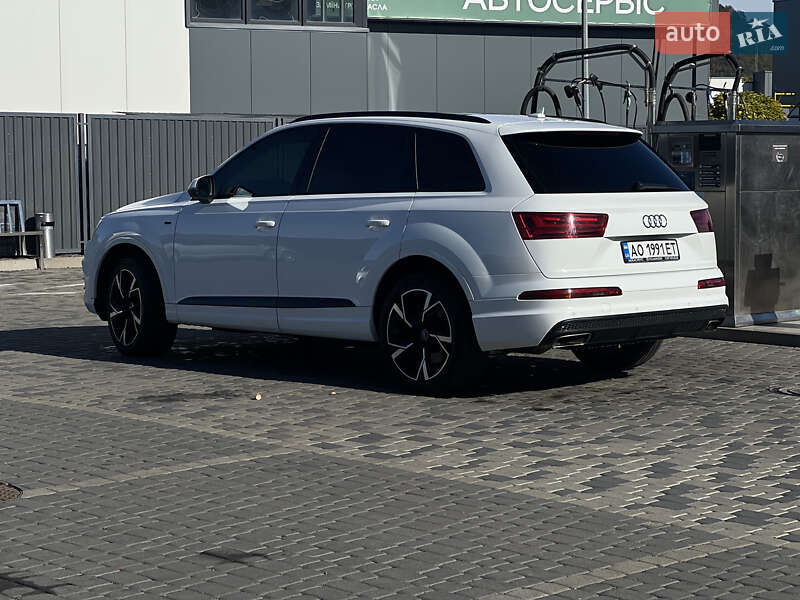 Позашляховик / Кросовер Audi Q7 2019 в Мукачевому