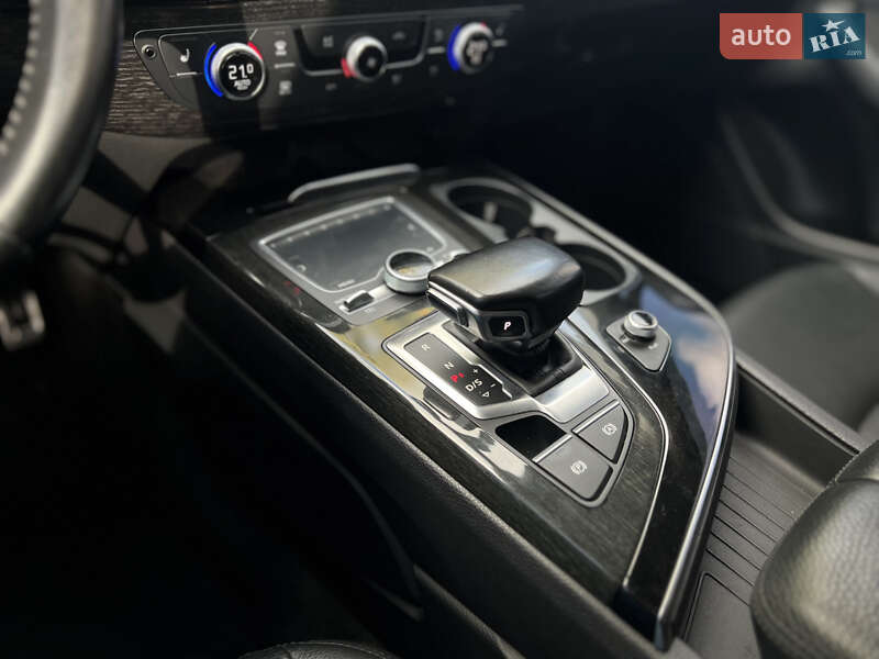 Позашляховик / Кросовер Audi Q7 2017 в Києві