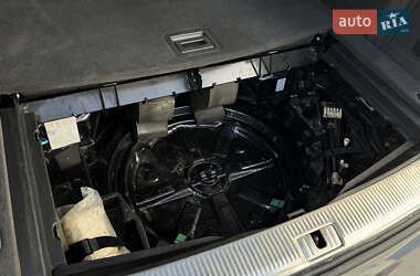 Позашляховик / Кросовер Audi Q7 2006 в 