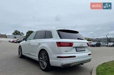 Внедорожник / Кроссовер Audi Q7 2017 в 