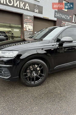 Позашляховик / Кросовер Audi Q7 2017 в 