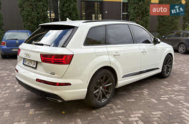 Внедорожник / Кроссовер Audi Q7 2015 в 