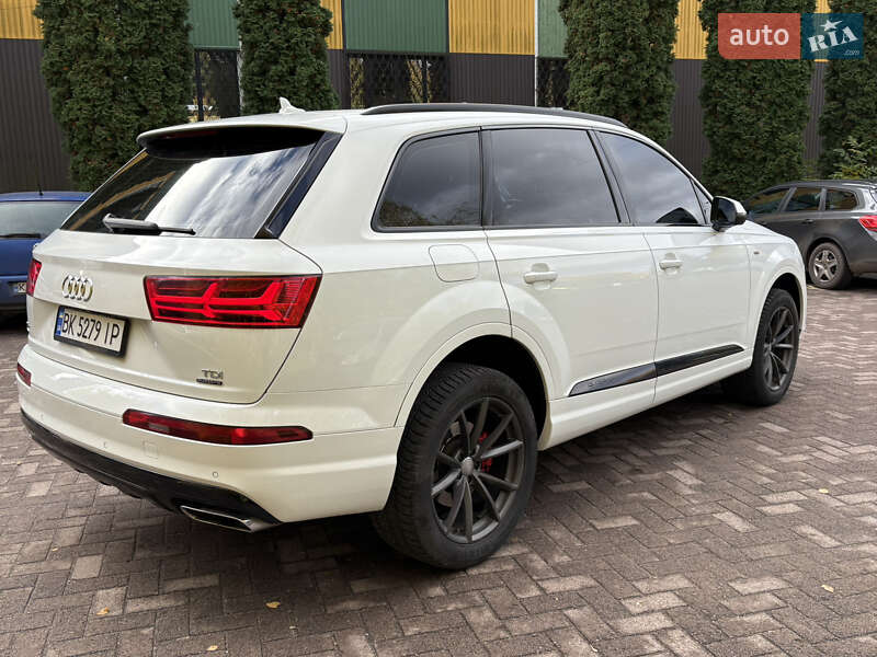 Позашляховик / Кросовер Audi Q7 2015 в Рівному