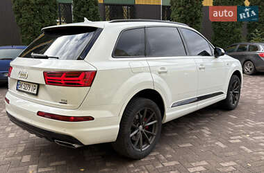 Внедорожник / Кроссовер Audi Q7 2015 в 