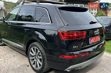 Позашляховик / Кросовер Audi Q7 2017 в 