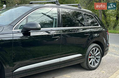 Позашляховик / Кросовер Audi Q7 2017 в 