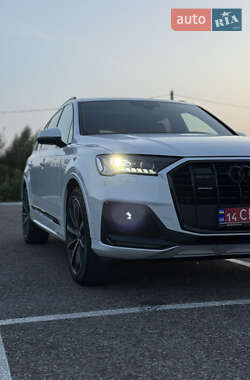 Позашляховик / Кросовер Audi Q7 2020 в 