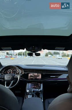 Позашляховик / Кросовер Audi Q7 2020 в 