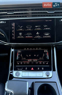 Позашляховик / Кросовер Audi Q7 2020 в 