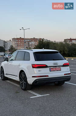 Позашляховик / Кросовер Audi Q7 2020 в 