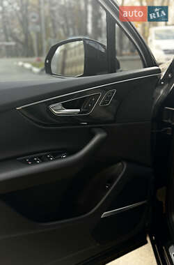 Внедорожник / Кроссовер Audi Q7 2020 в Киеве