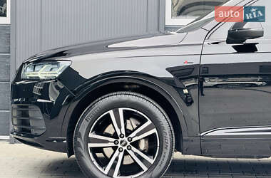 Внедорожник / Кроссовер Audi Q7 2016 в 