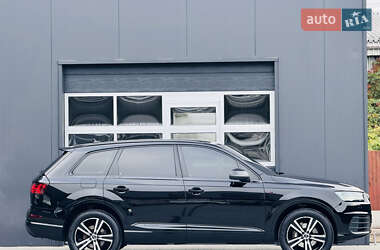 Внедорожник / Кроссовер Audi Q7 2016 в 