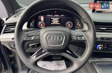 Внедорожник / Кроссовер Audi Q7 2016 в 