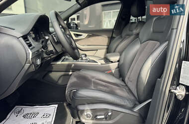 Внедорожник / Кроссовер Audi Q7 2016 в 