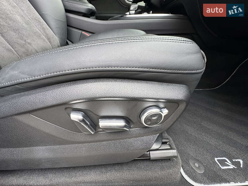 Позашляховик / Кросовер Audi Q7 2016 в Мукачевому