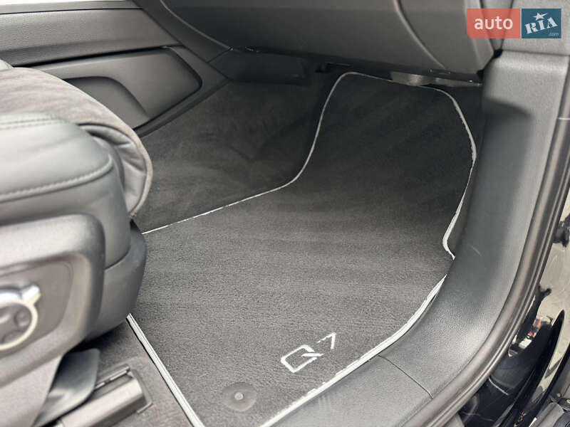 Позашляховик / Кросовер Audi Q7 2016 в Мукачевому