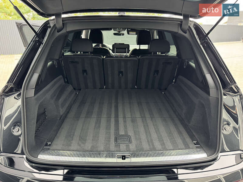 Позашляховик / Кросовер Audi Q7 2016 в Мукачевому