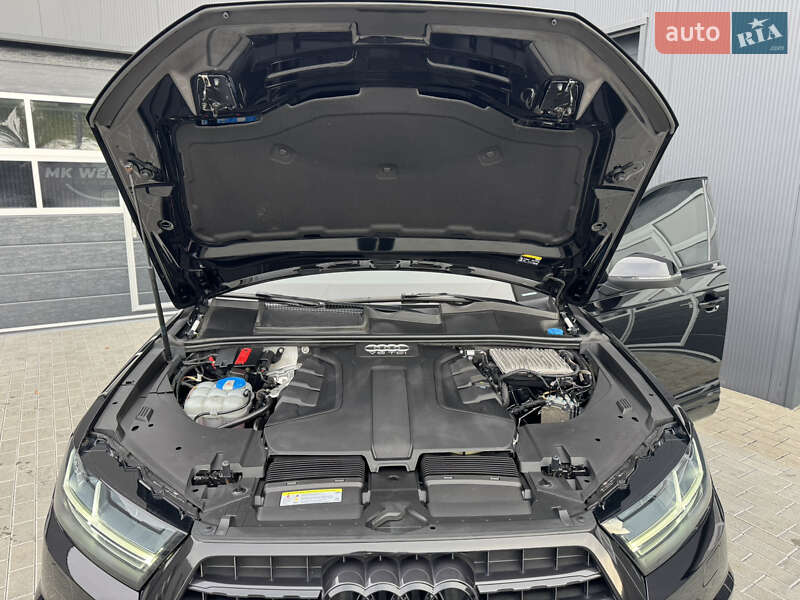 Позашляховик / Кросовер Audi Q7 2016 в Мукачевому