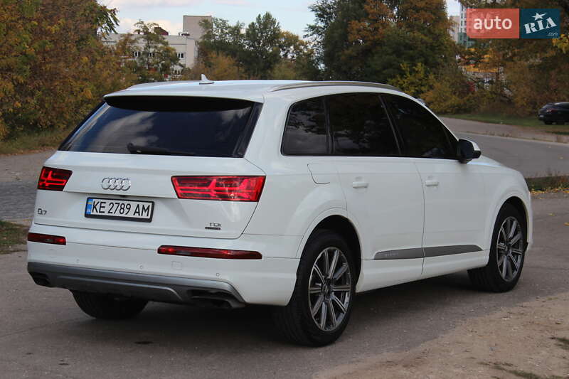 Позашляховик / Кросовер Audi Q7 2015 в Дніпрі