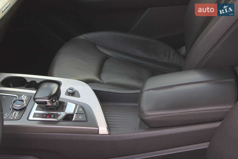 Позашляховик / Кросовер Audi Q7 2015 в Дніпрі