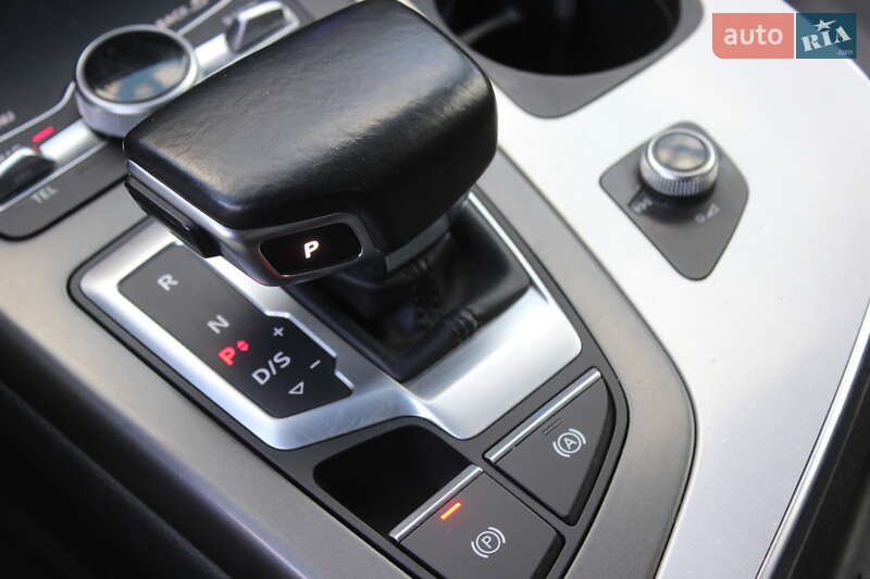 Позашляховик / Кросовер Audi Q7 2015 в Дніпрі