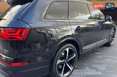 Позашляховик / Кросовер Audi Q7 2017 в 