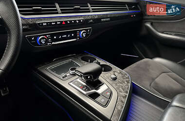 Позашляховик / Кросовер Audi Q7 2017 в 