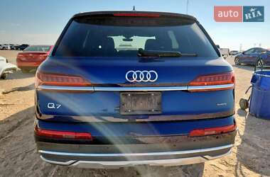 Позашляховик / Кросовер Audi Q7 2023 в 