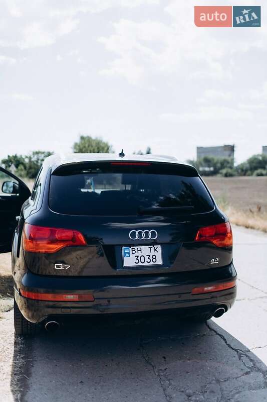 Внедорожник / Кроссовер Audi Q7 2007 в Черноморске