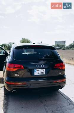 Позашляховик / Кросовер Audi Q7 2007 в 