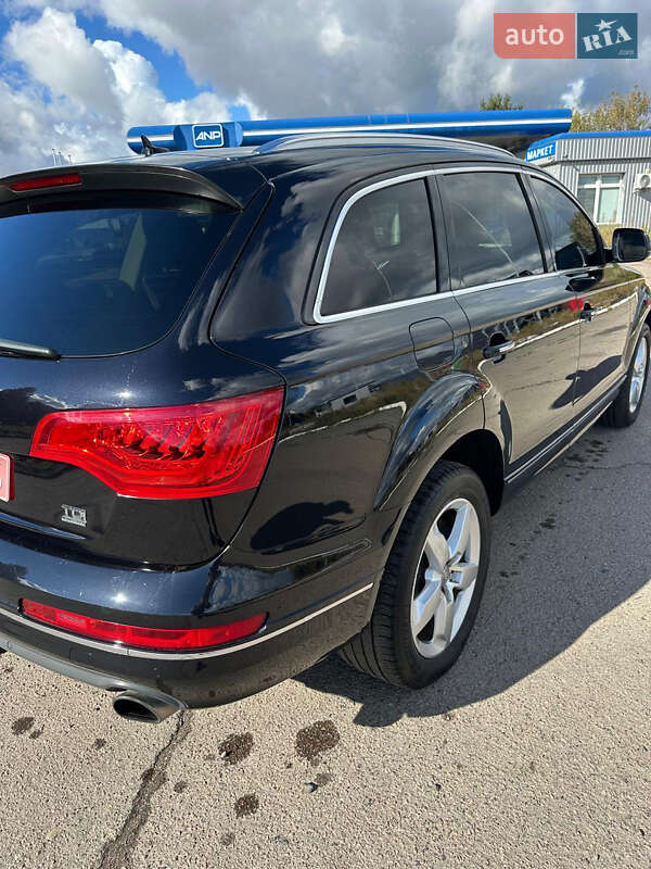 Позашляховик / Кросовер Audi Q7 2013 в Володимирі