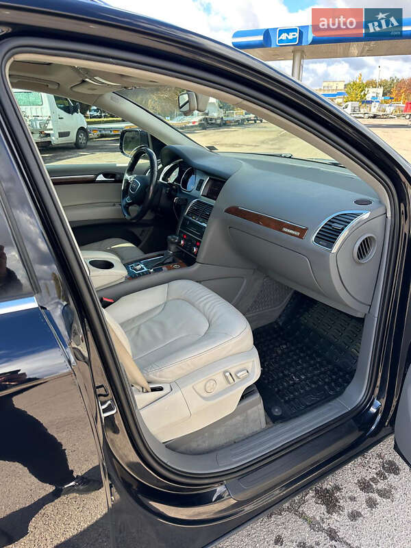 Позашляховик / Кросовер Audi Q7 2013 в Володимирі