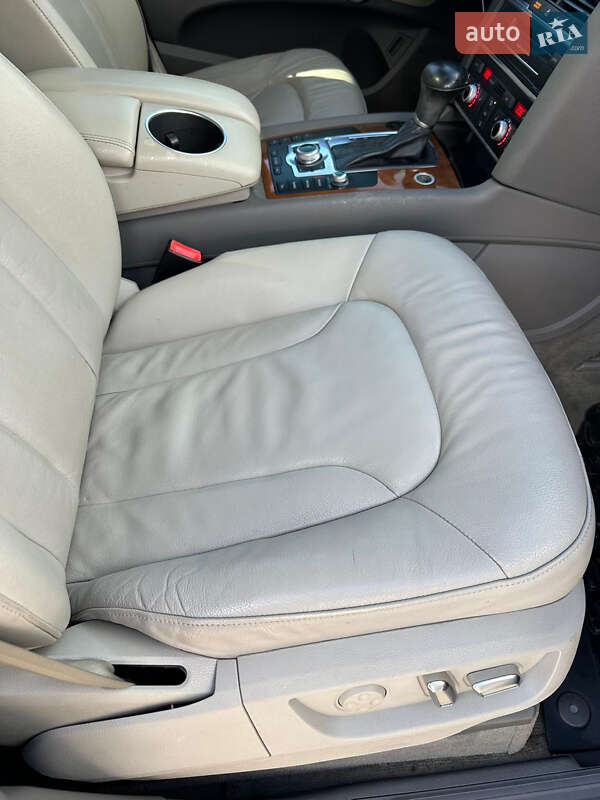 Позашляховик / Кросовер Audi Q7 2013 в Володимирі