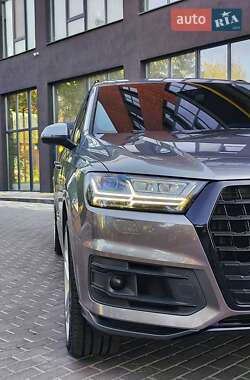 Позашляховик / Кросовер Audi Q7 2016 в 