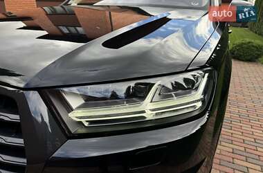 Позашляховик / Кросовер Audi Q7 2017 в 