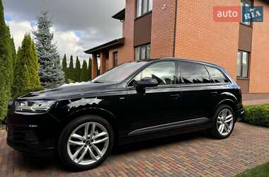 Позашляховик / Кросовер Audi Q7 2017 в 