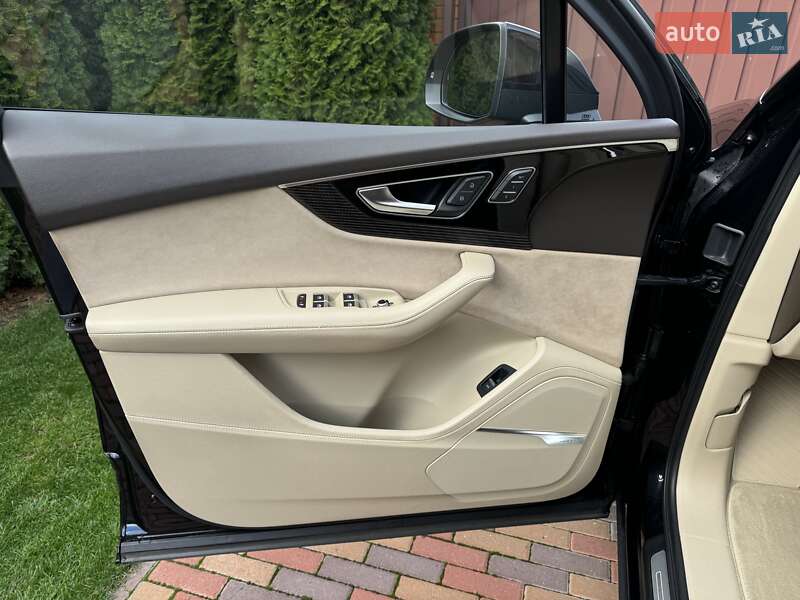 Позашляховик / Кросовер Audi Q7 2017 в Києві