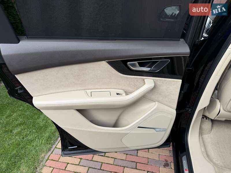 Позашляховик / Кросовер Audi Q7 2017 в Києві